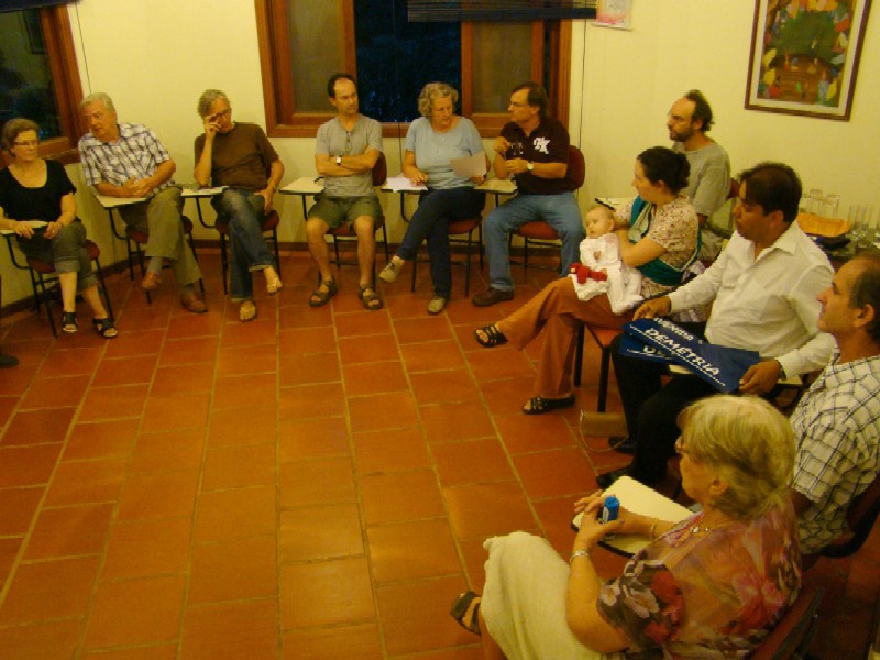 Em reunião com moradores, Curumim entrega placas denominativas de ruas da Demétria